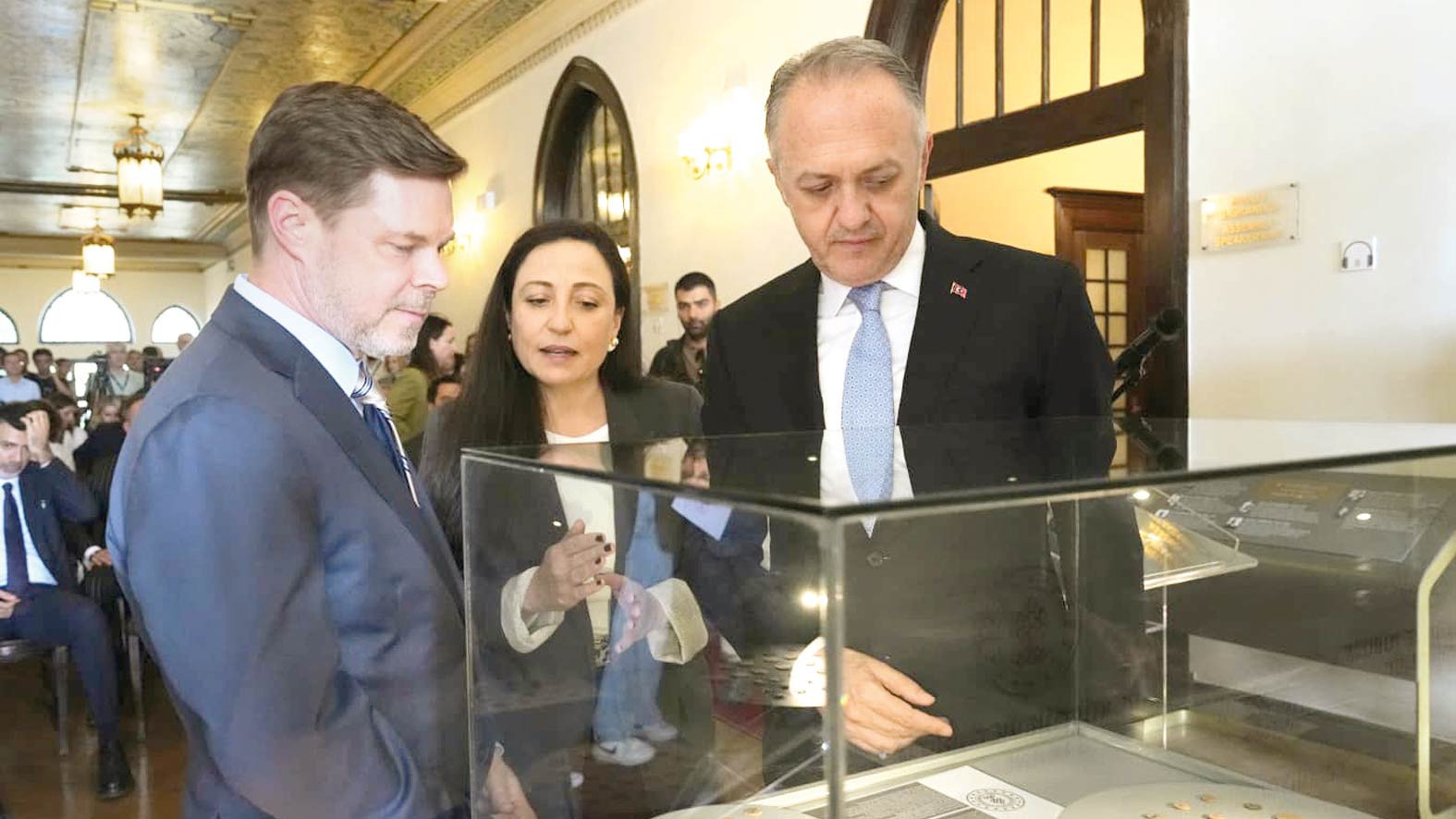 Konstantin’in sikkeleri tarihi topraklara geri getirildi. Bizans mirası yeniden canlandı.