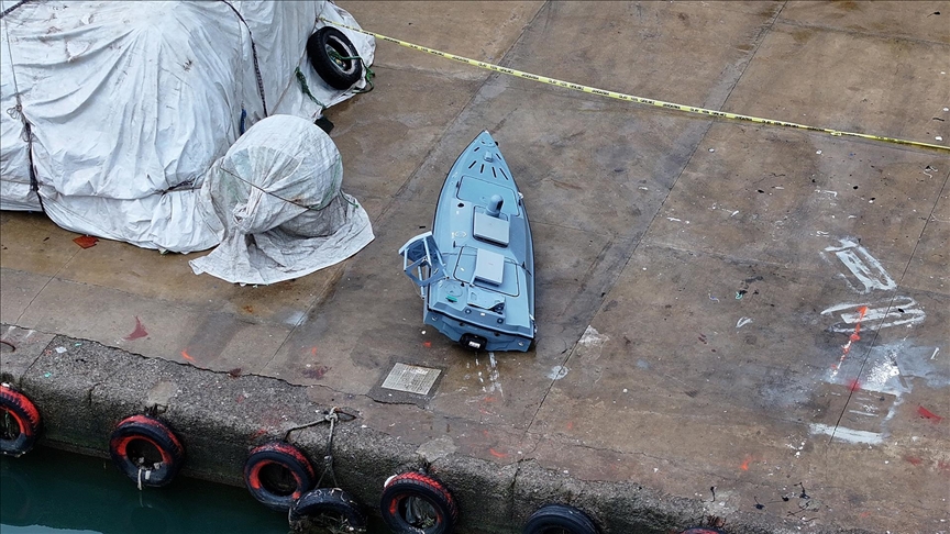 Trabzon'da balıkçılar insansız deniz aracı keşfetti... Trabzon'da balıkçılar insansız deniz aracı keşfetti...