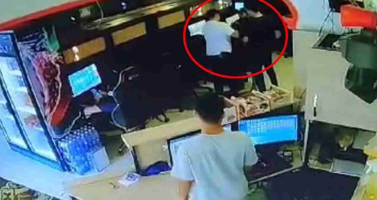 Askerden kaçtı, savaş oyunu oynarken yakalandı Askerden kaçtı, savaş oyunu oynarken yakalandı