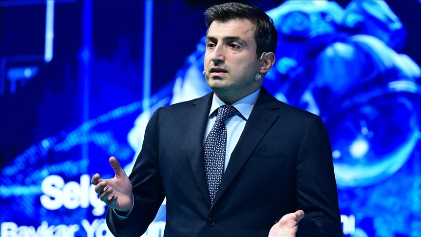 Selçuk Bayraktar, Yerli ve milli sosyal medya NeXT Sosyal platformunun amaçlarını ve işleyişini anlattı. Selçuk Bayraktar, Yerli ve milli sosyal medya NeXT Sosyal platformunun amaçlarını ve işleyişini anlattı.