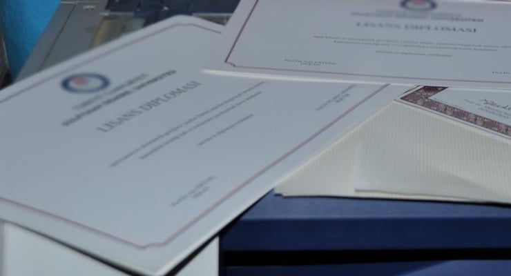 Sahte diplomalı kişiler daha çok psikoloji, eczacılık ve inşaat mühendisliği alanlarında... Sahte diplomalı kişiler daha çok psikoloji, eczacılık ve inşaat mühendisliği alanlarında...