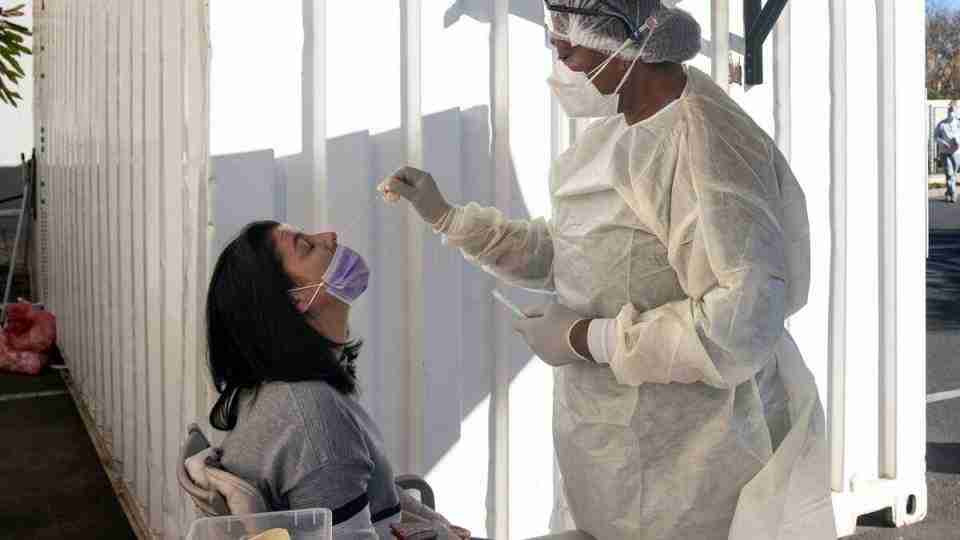 COVID-19’un yeni varyantı Eris’in hızla yayıldığı ortaya çıktı COVID-19’un yeni varyantı Eris’in hızla yayıldığı ortaya çıktı