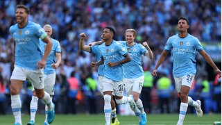 Manchester City sezonun ilk kupasını ezeli rakibi karşısında kazandı