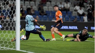 Başakşehir 2 golle tur atladı