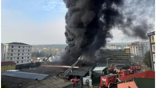 İstanbul'da lastik deposunda yangın