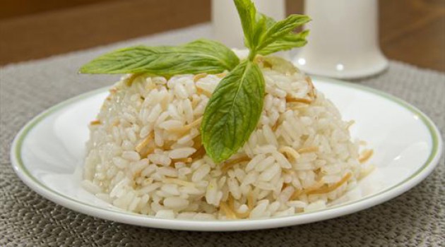 Pirinç pilavı nasıl yapılır? Nefis şehriyeli pirinç pilavı tarifi